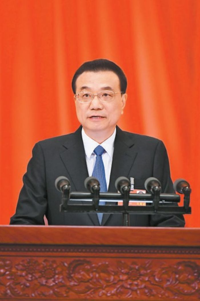 　　5月22日，第十三届全国人民代表大会第三次会议在北京人民大会堂开幕。国务院总理李克强代表国务院向大会作政府工作报告。 新华社记者雷声摄
