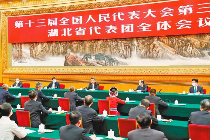 5月24日，中共中央总书记、国家主席、中央军委主席习近平参加十三届全国人大三次会议湖北代表团的审议。新华社记者黄敬文摄
