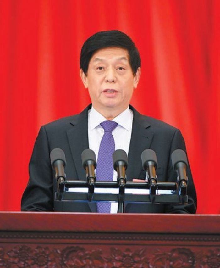 　　5月25日，十三届全国人大三次会议在北京人民大会堂举行第二次全体会议。受全国人大常委会委托，栗战书委员长向大会报告全国人大常委会工作。 人民日报记者雷声摄
