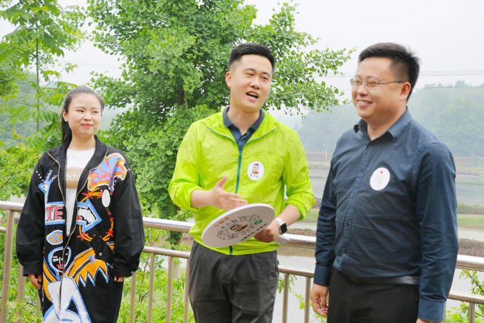 遂潼两地媒体联合直播带货
