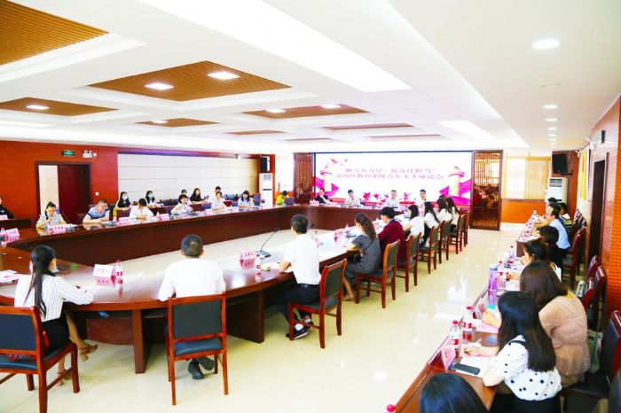 青年人才座谈会现场
