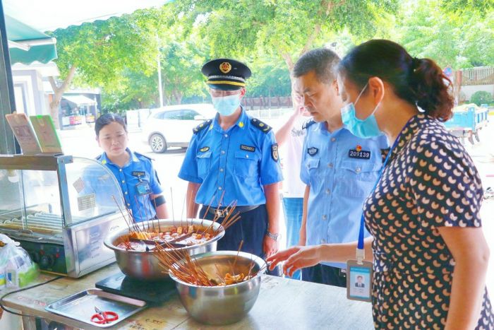 检查考点周边食品安全。
