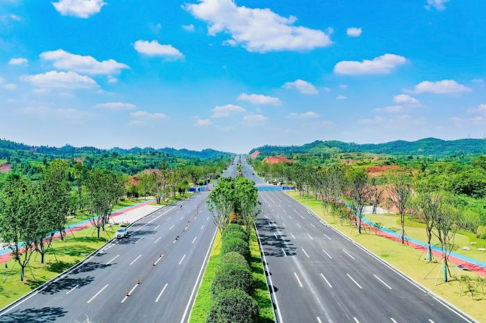 已竣工的潼南大道。
