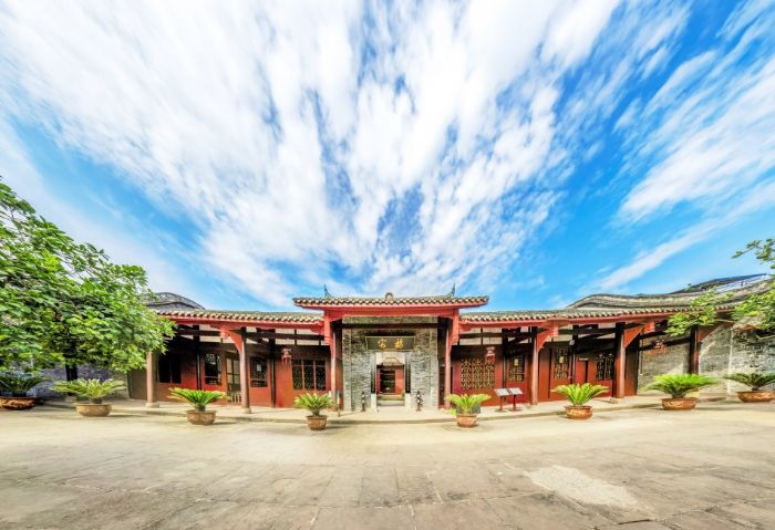 杨宅大门。
