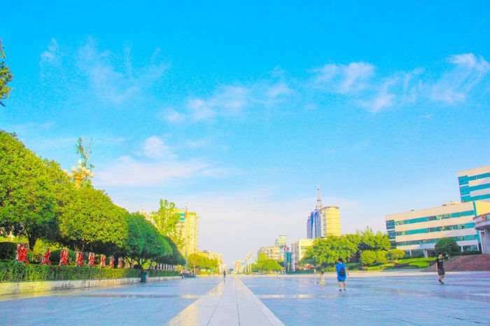 潼南“蓝”。
