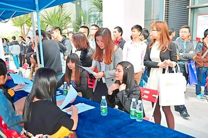 企业招聘会现场（资料图片）。
