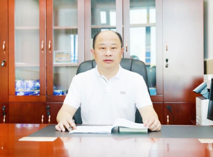 　　李中林