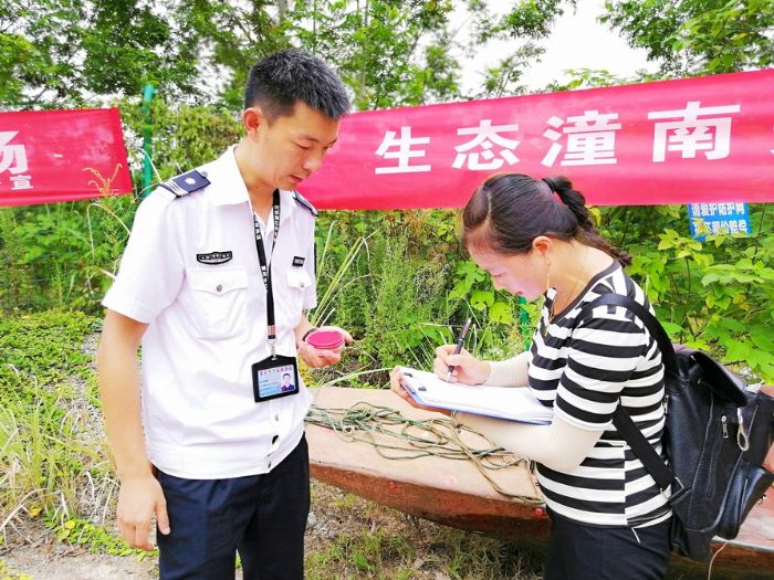 渔民签订退捕补偿协议。
