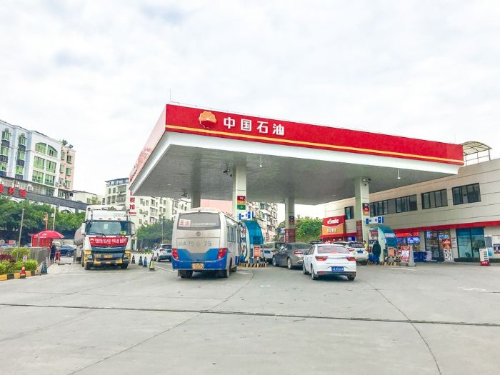 江北加油站。

