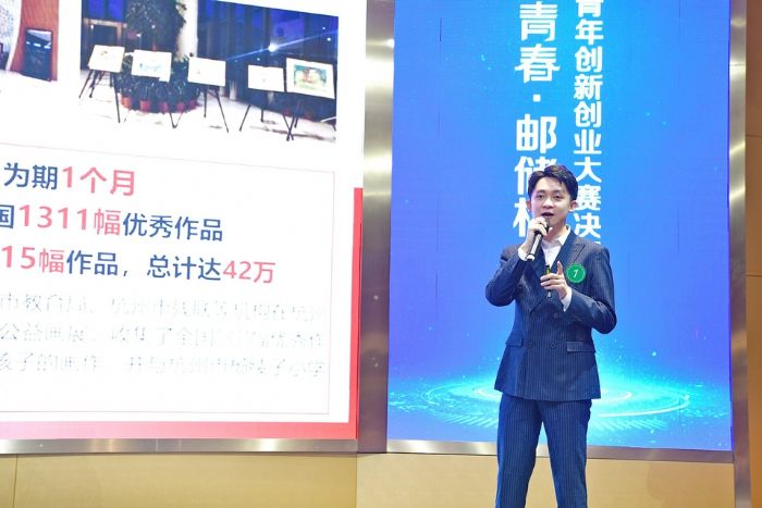 选手在比赛中精彩展示。
