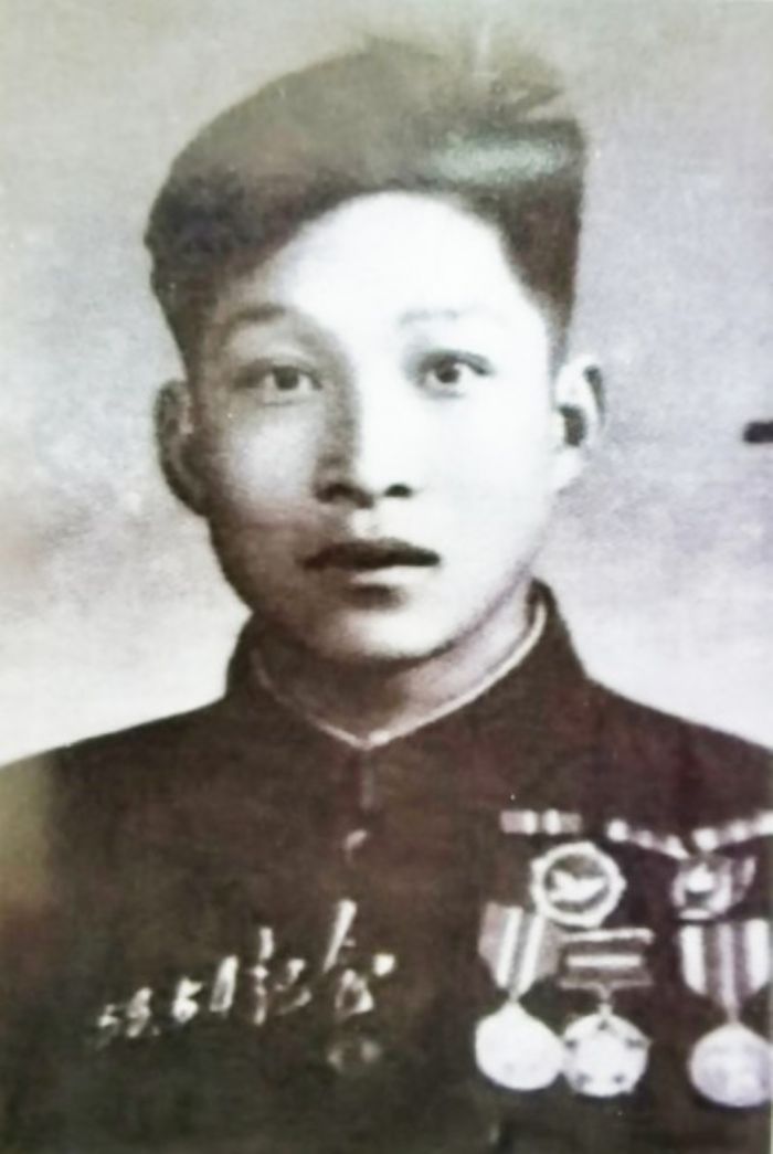 28岁的代玉栋。
