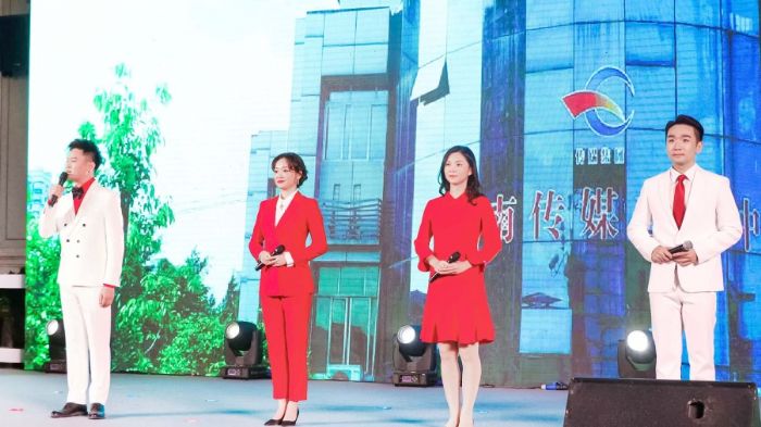 音诗画《新闻的力量》。
