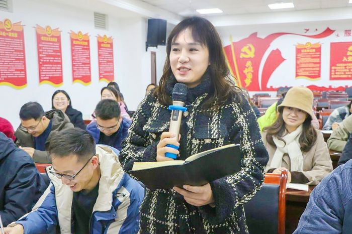 全媒体记者赵晨城发言。
