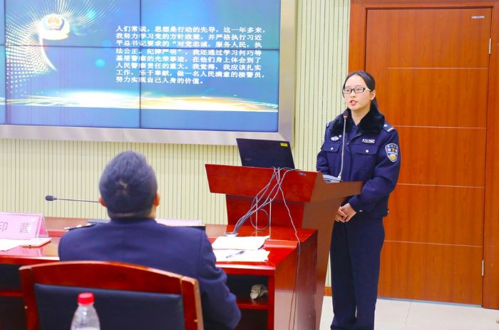 举办主题演讲比赛。
