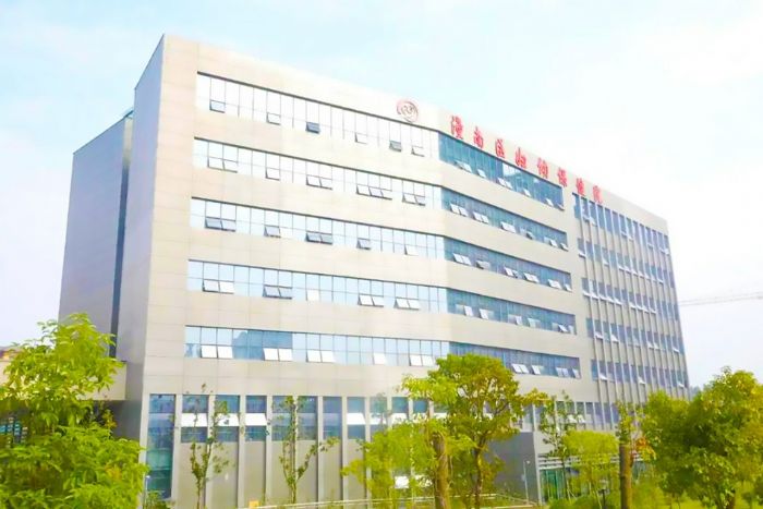医院大楼已投入使用。

