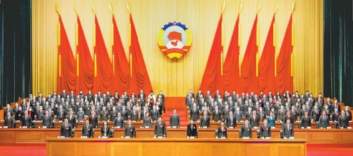 1月24日，重庆市人民大厦礼堂，市政协五届四次会议在庄严的国歌声中闭幕。重庆日报记者谢智强摄/视觉重庆
