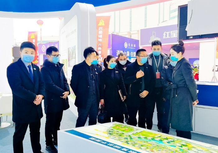 川渝毗邻地区房地产行业相关人员来潼考察交流。
