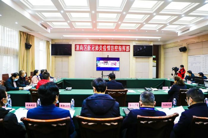 区新冠肺炎疫情防控指挥部现场指挥调度。
