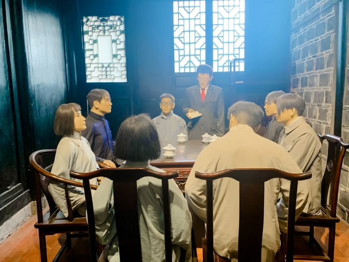 重庆党团负责人民主生活会现场。
