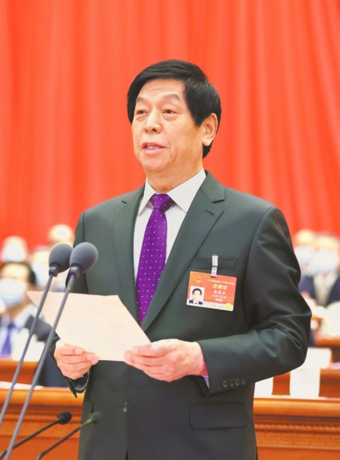 　　大会主席团常务主席、执行主席栗战书主持大会。 新华社记者鞠鹏摄
