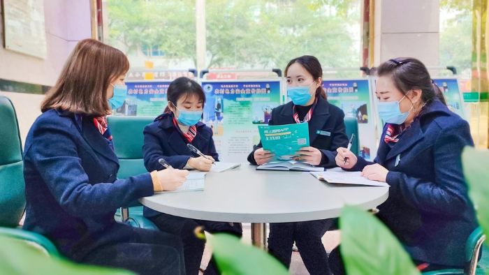 班子成员组织学习交流。
