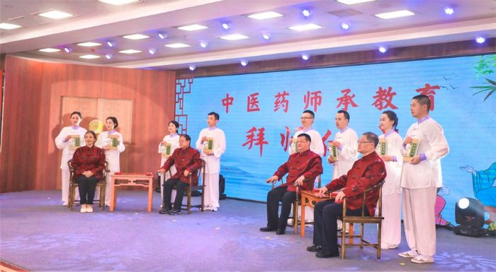 中医药师承教育拜师仪式。
