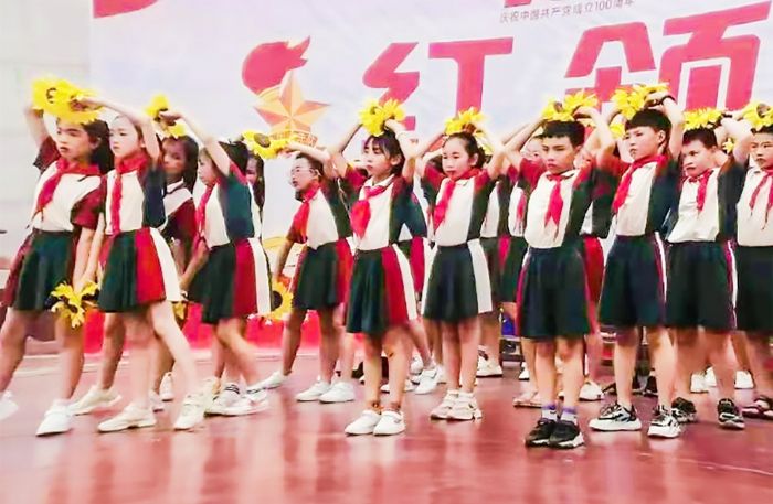 双江镇小学庆祝六一表演。
