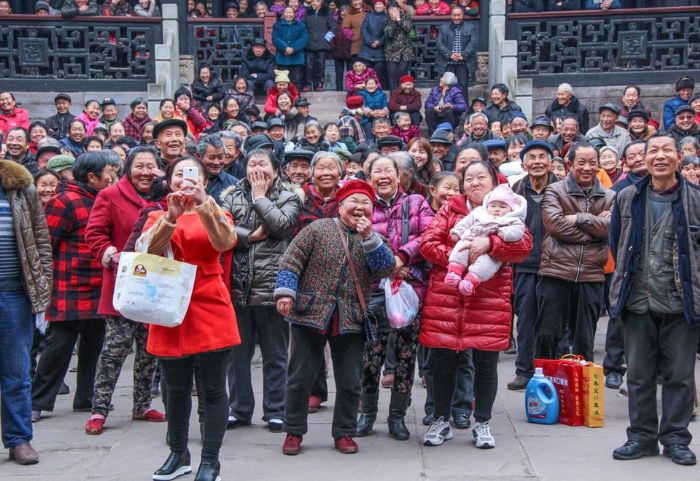 摄影作品《台下笑翻天》曾广友
