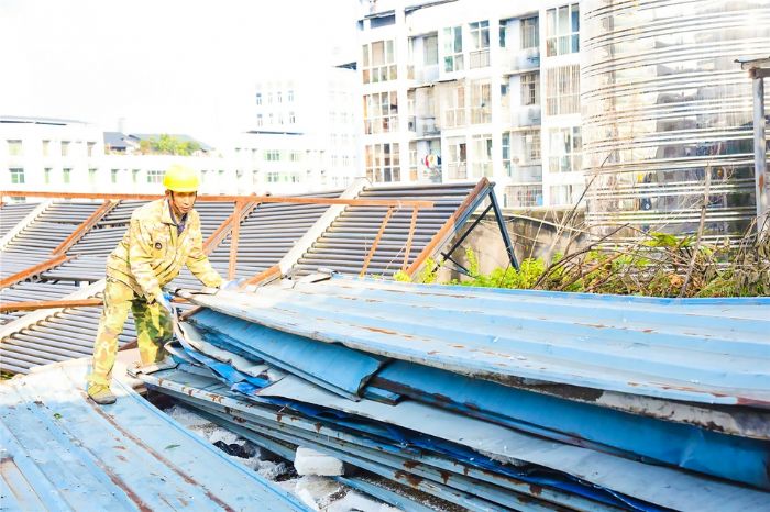 对商业楼栋违法建筑依法拆除。
