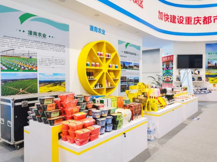 　　潼南农业展厅内展品琳琅满目。
