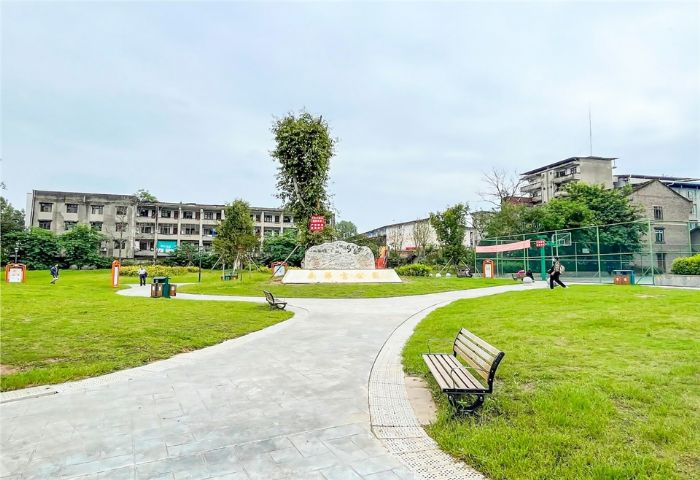 建好的南华宫公园成为居民休闲好去处。
