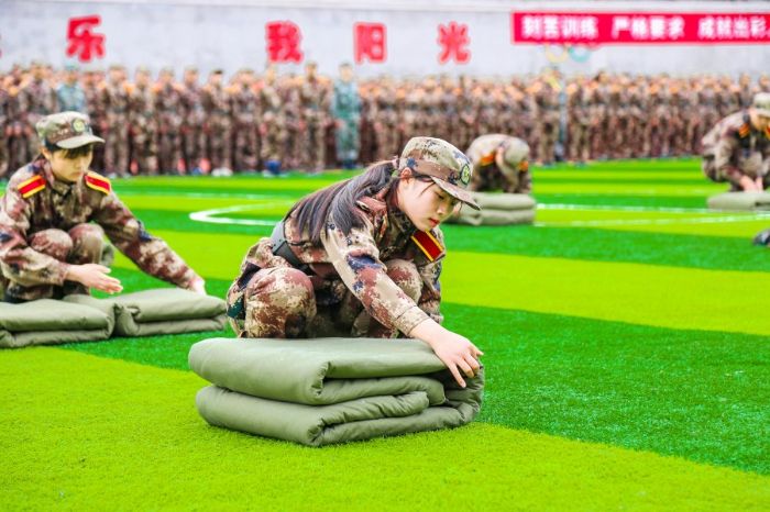 提升学生生存能力。
